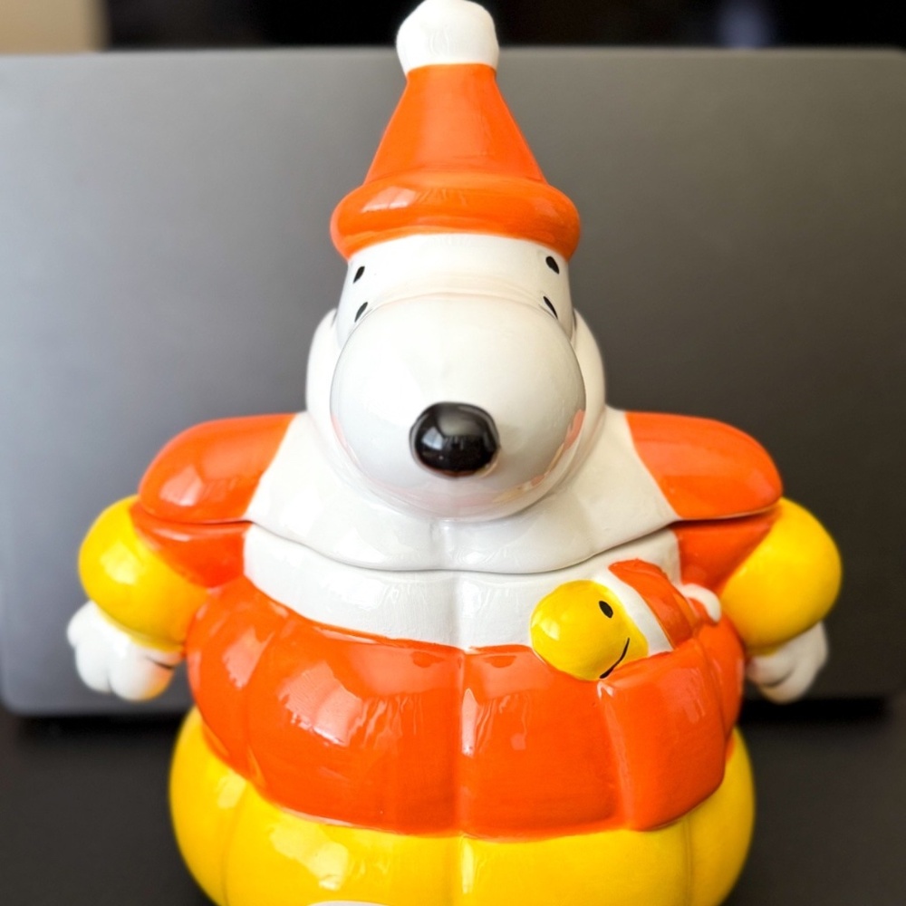 Peanuts Snoopy Puffer Jacket Candy Corn Cookie Jar Halloween Ceramic Rare HTF